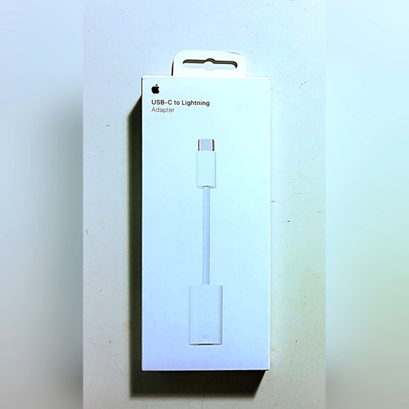 Apple USB-C to Lightning Adapter For iPhone iPad Car - Picture 1 of 6